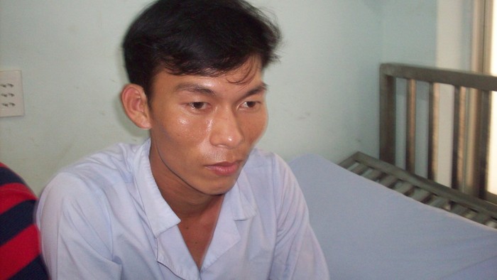 Anh Nguyễn Văn Cường nạn nhân sống sót đang kể lại vụ việc.